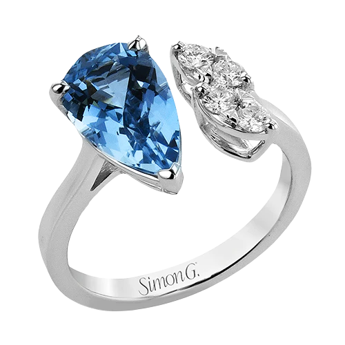 Color Ring in 18k Gold with Diamonds