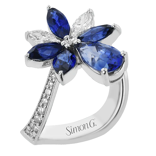 Color Ring in 18k Gold with Diamonds