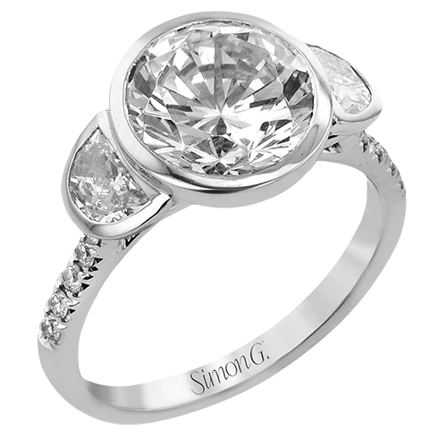 Engagement Ring in 18k Gold with Diamonds - Image 2