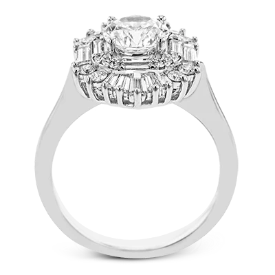 Engagement Ring in 18k Gold with Diamonds