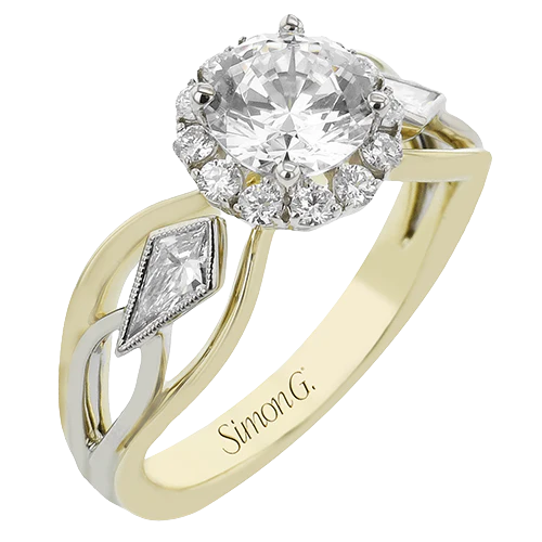 Engagement Ring in 18k Gold with Diamonds