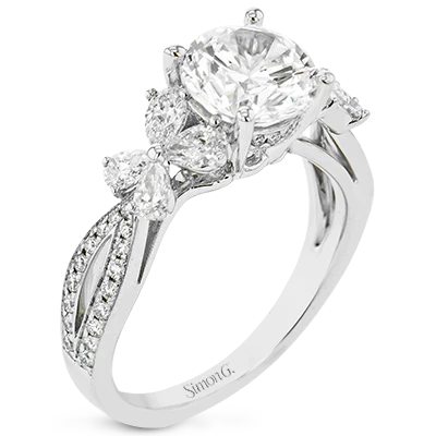 Engagement Ring in 18k Gold with Diamonds