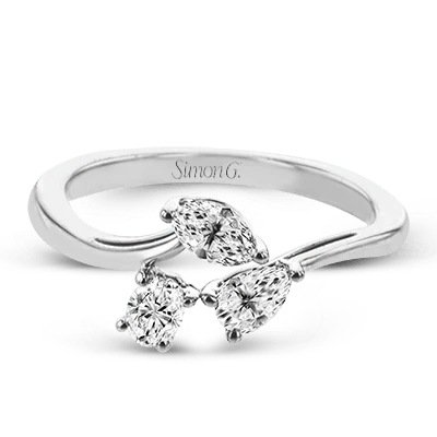 Right Hand Ring in 18k Gold - Image 2