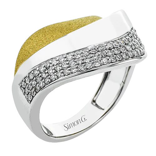 Right Hand Ring in 18k Gold with Diamonds