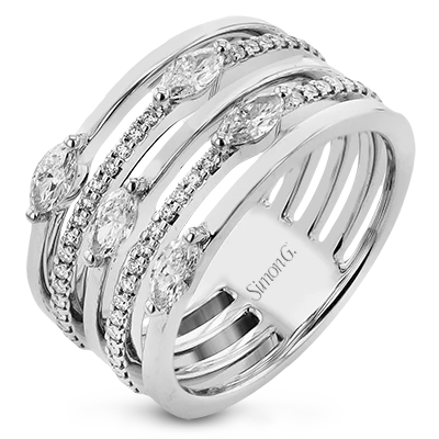 Right Hand Ring in 18k Gold with Diamonds