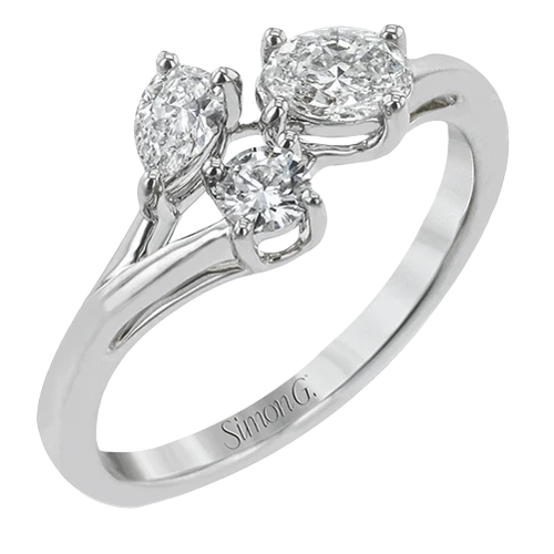 Right Hand Ring in 18k Gold with Diamonds