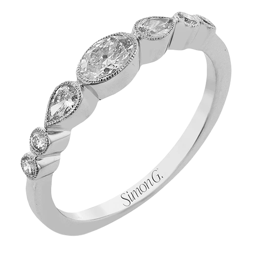 Right Hand Ring in 18k Gold with Diamonds