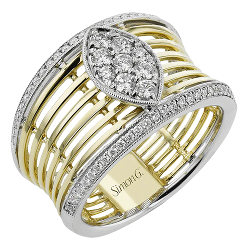 Right Hand Ring in 18k Gold with Diamonds
