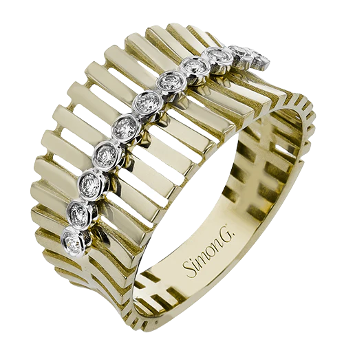 Right Hand Ring in 18k Gold with Diamonds
