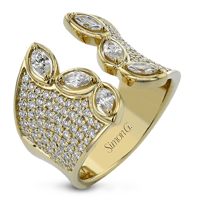 Right Hand Ring in 18k Gold with Diamonds