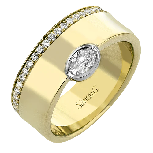 Right Hand Ring in 18k Gold with Diamonds