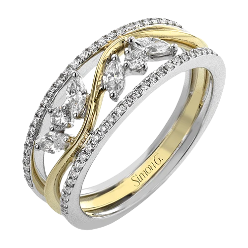 Right Hand Ring in 18k Gold with Diamonds