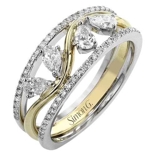 Right Hand Ring in 18k Gold with Diamonds