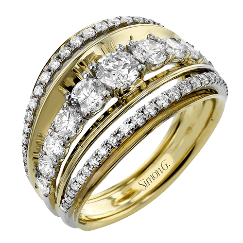 Right Hand Ring in 18k Gold with Diamonds