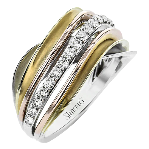 Right Hand Ring in 18k Gold with Diamonds