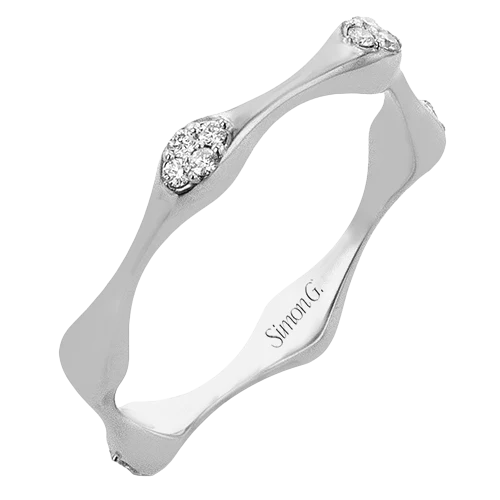 Right Hand Ring in 18k Gold with Diamonds