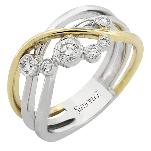 Right Hand Ring in 18k Gold with Diamonds