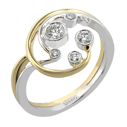 Right Hand Ring in 18k Gold with Diamonds