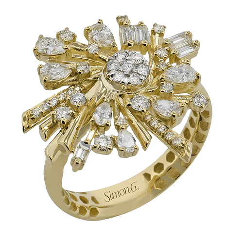 Right Hand Ring in 18k Gold with Diamonds