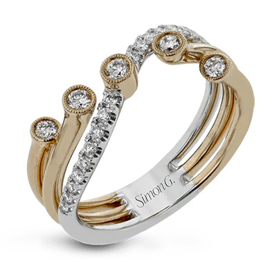 Right Hand Ring in 18k Gold with Diamonds
